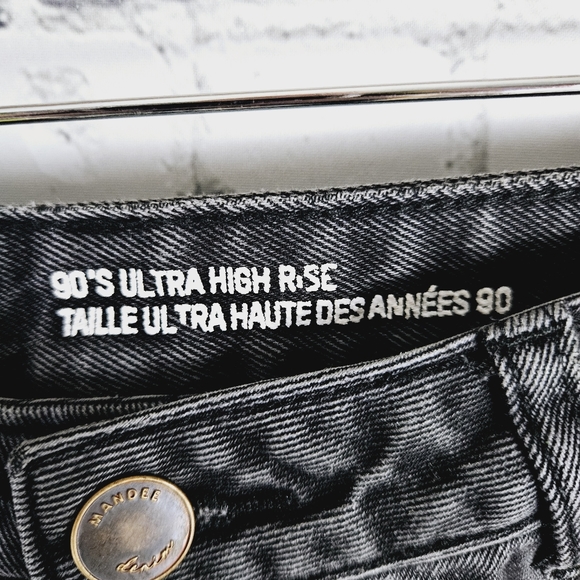 MANDEE | 90s ultra high rise tapered leg distressed mom jeans - Picture 9 of 10